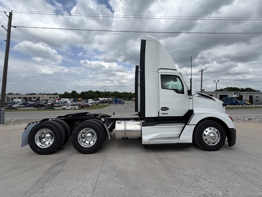 2027 Kenworth T680 in Tulsa, OK — photo 11
