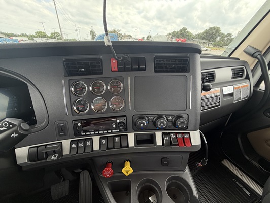 2027 Kenworth T680 in Tulsa, OK — photo 14