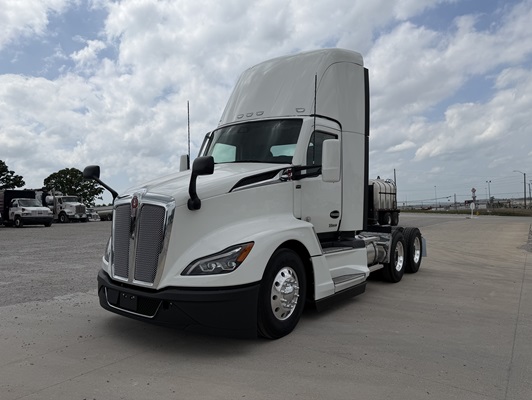 2027 Kenworth T680 in Tulsa, OK — photo 2