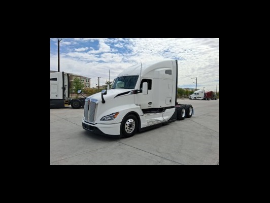 2027 Kenworth T680 in El Paso, TX — photo 2
