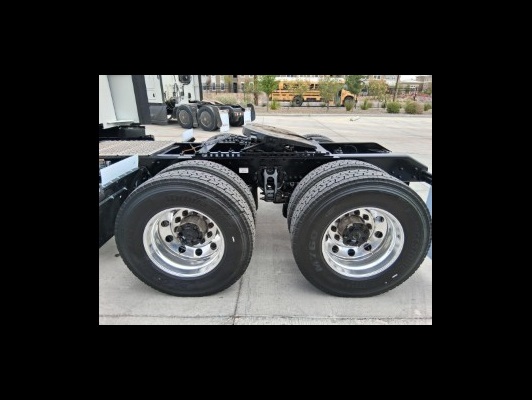 2027 Kenworth T680 in El Paso, TX — photo 4