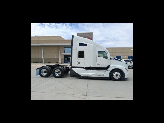 2027 Kenworth T680 in El Paso, TX — photo 8
