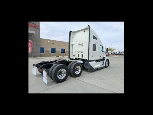 2027 Kenworth T680 in El Paso, TX — photo 9