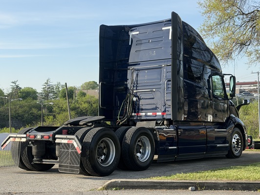 2023 Volvo VNL 760 in Nashville, TN — photo 10