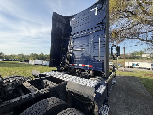 2023 Volvo VNL 760 in Nashville, TN — photo 13