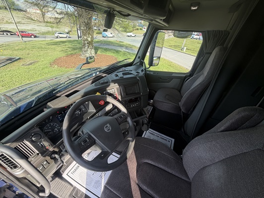 2023 Volvo VNL 760 in Nashville, TN — photo 18