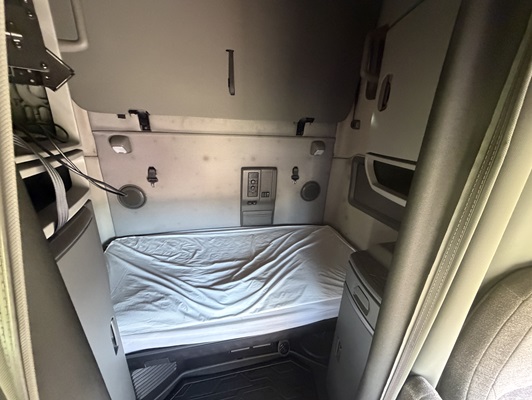 2023 Volvo VNL 760 in Nashville, TN — photo 20