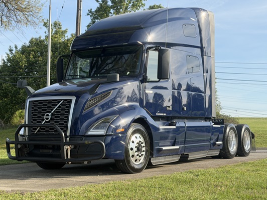 2023 Volvo VNL 760 in Nashville, TN — photo 2