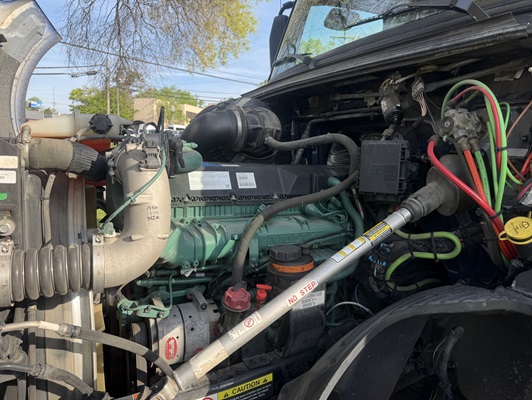 2023 Volvo VNL 760 in Nashville, TN — photo 6