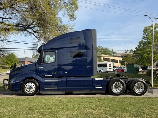 2023 Volvo VNL 760 in Nashville, TN — photo 7