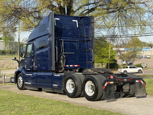 2023 Volvo VNL 760 in Nashville, TN — photo 9