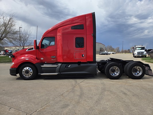2022 Kenworth T680 in Cedar Rapids, IA — photo 8