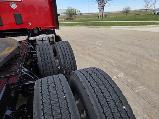 2022 Kenworth T680 in Cedar Rapids, IA — photo 15