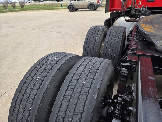 2022 Kenworth T680 in Cedar Rapids, IA — photo 16
