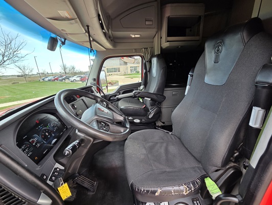 2022 Kenworth T680 in Cedar Rapids, IA — photo 20