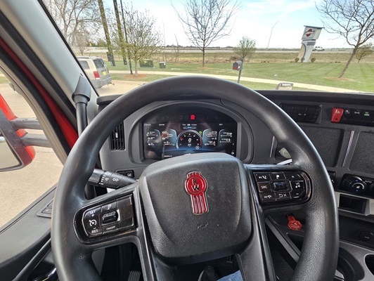 2022 Kenworth T680 in Cedar Rapids, IA — photo 21