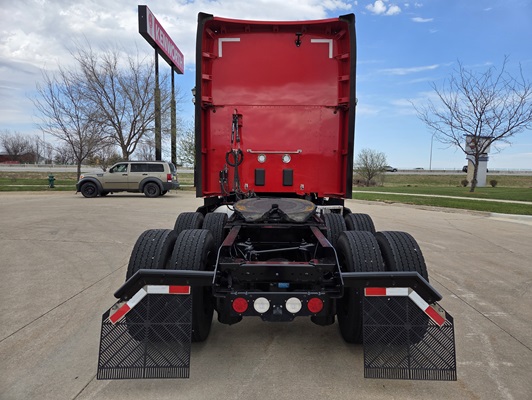 2022 Kenworth T680 in Cedar Rapids, IA — photo 5