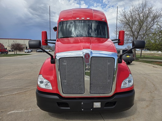 2022 Kenworth T680 in Cedar Rapids, IA — photo 9