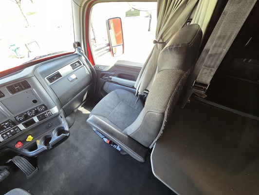 2022 Kenworth T680 in Cedar Rapids, IA — photo 31