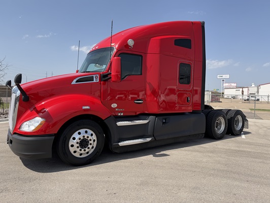 2022 Kenworth T680 in Fort Worth, TX — photo 2