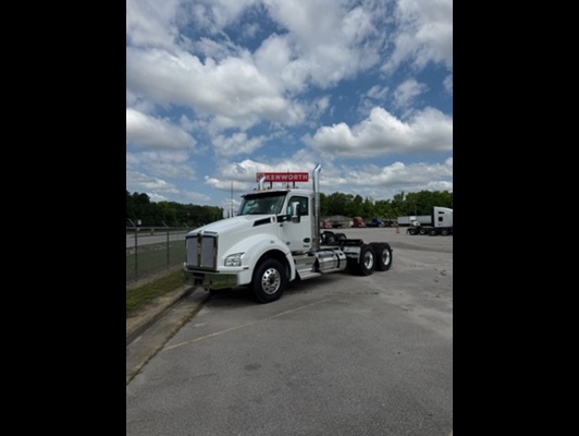 2027 Kenworth T880