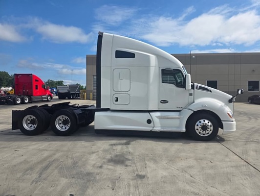 2022 Kenworth T680 in Fort Mill, SC — photo 11