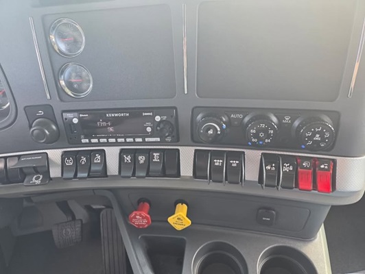 2022 Kenworth T680 in Fort Mill, SC — photo 16
