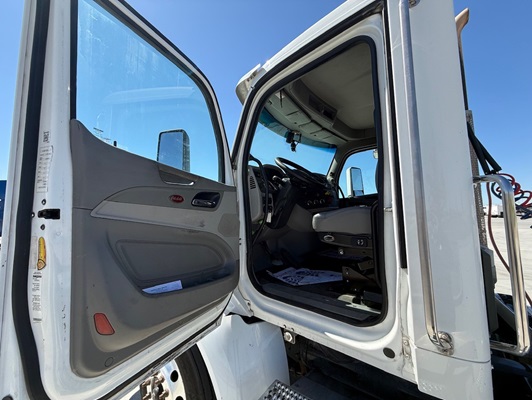 2020 Peterbilt 567 in Ankeny, IA — photo 9