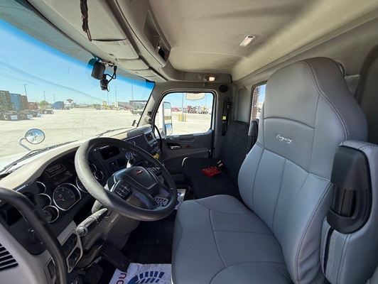 2020 Peterbilt 567 in Ankeny, IA — photo 10