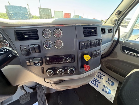 2020 Peterbilt 567 in Ankeny, IA — photo 13