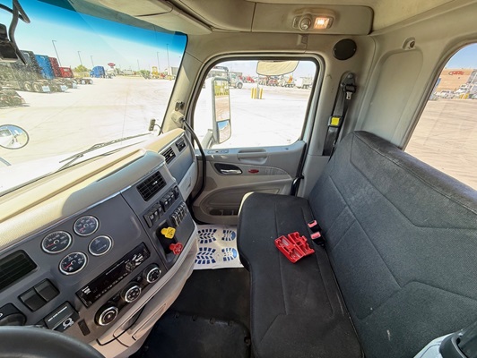2020 Peterbilt 567 in Ankeny, IA — photo 14
