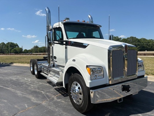 2027 Kenworth T880