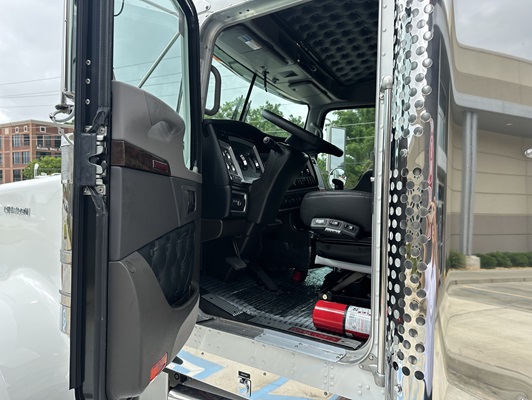 2027 Kenworth W900 in McDonough, GA — photo 12
