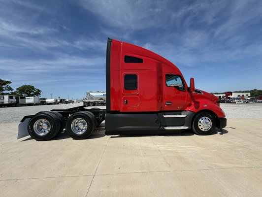 2022 Kenworth T680 in Tulsa, OK — photo 2