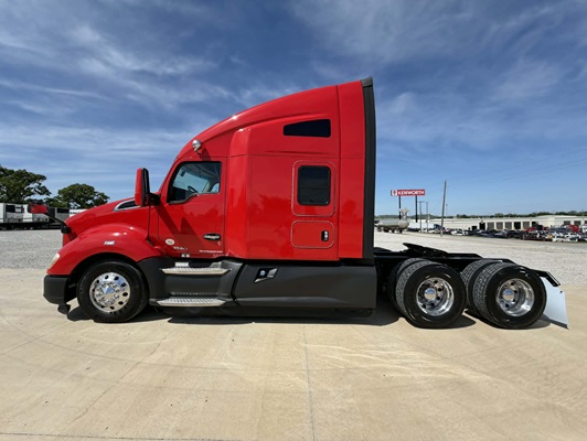 2022 Kenworth T680 in Tulsa, OK — photo 9