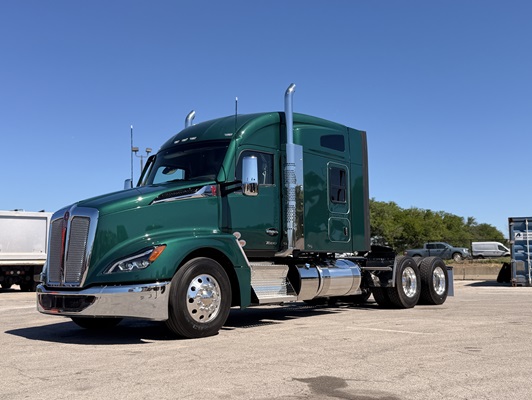 2027 Kenworth T680 in Kansas City, MO — photo 2