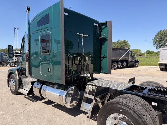 2027 Kenworth T680 in Kansas City, MO — photo 15