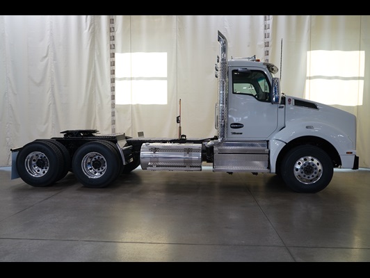 2027 Kenworth T880 in Columbia, MO — photo 6