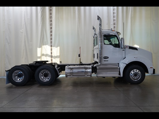 2027 Kenworth T880 in Alvarado, TX — photo 6