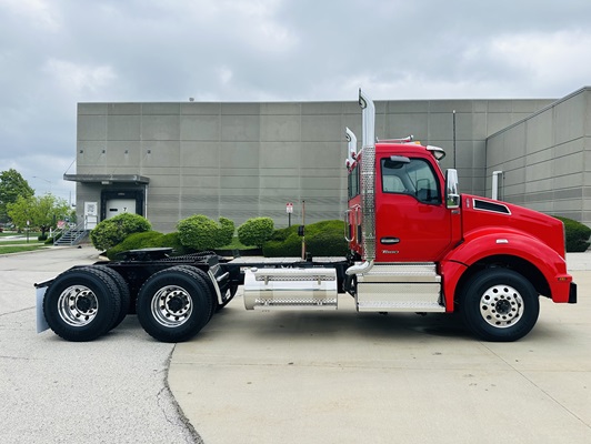 2027 Kenworth T880 in Olathe, KS — photo 11