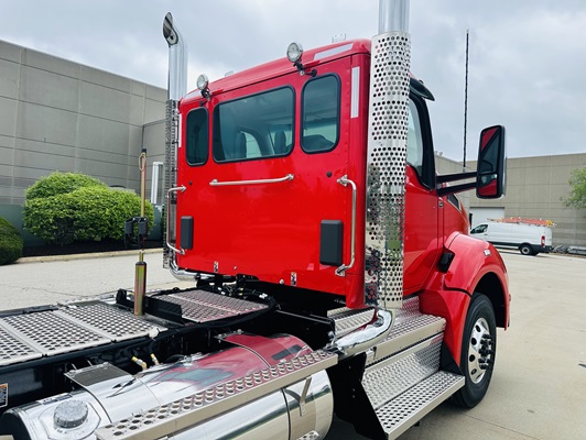 2027 Kenworth T880 in Olathe, KS — photo 12