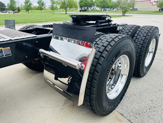 2027 Kenworth T880 in Olathe, KS — photo 18