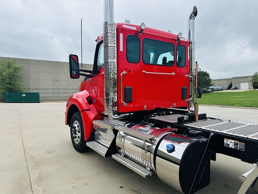 2027 Kenworth T880 in Olathe, KS — photo 23