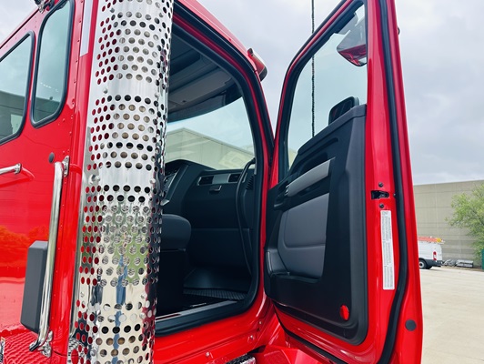 2027 Kenworth T880 in Olathe, KS — photo 45