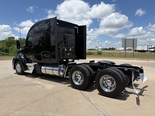 2023 Kenworth T680 in Oklahoma City, OK — photo 9