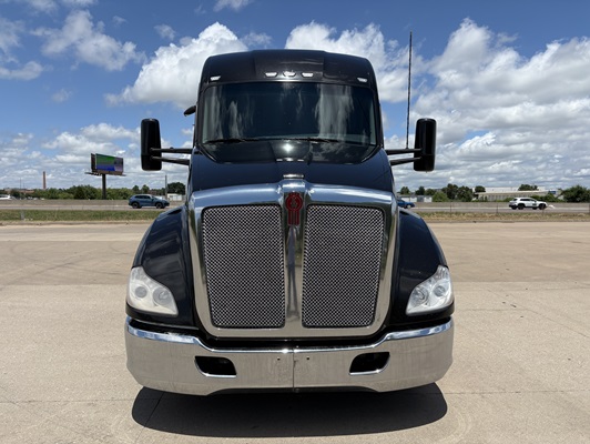 2023 Kenworth T680 in Oklahoma City, OK — photo 16