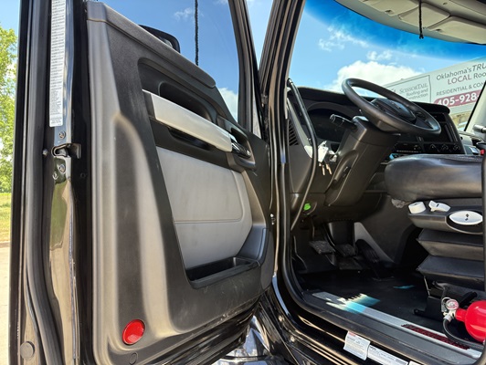 2023 Kenworth T680 in Oklahoma City, OK — photo 21