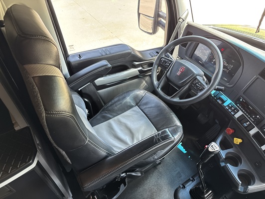 2023 Kenworth T680 in Oklahoma City, OK — photo 24
