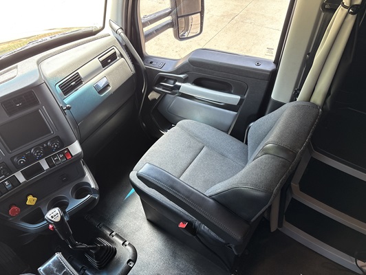 2023 Kenworth T680 in Oklahoma City, OK — photo 25