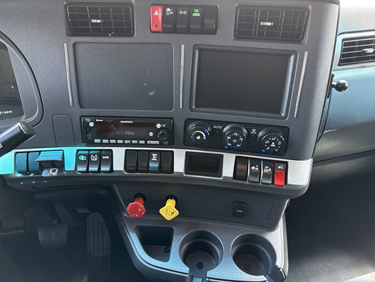 2023 Kenworth T680 in Oklahoma City, OK — photo 27